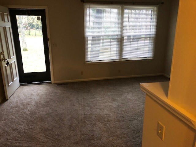 Building Photo - 1527 Graybar Ln