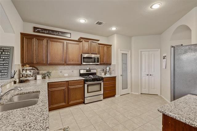 Building Photo - 3104 Oakcrest Dr