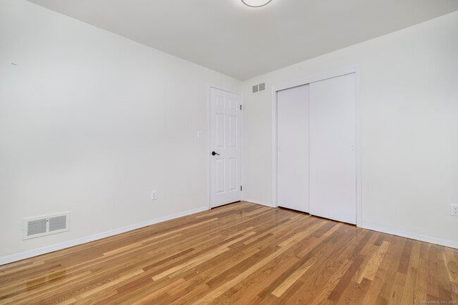 Building Photo - 10 Stanwick Pl