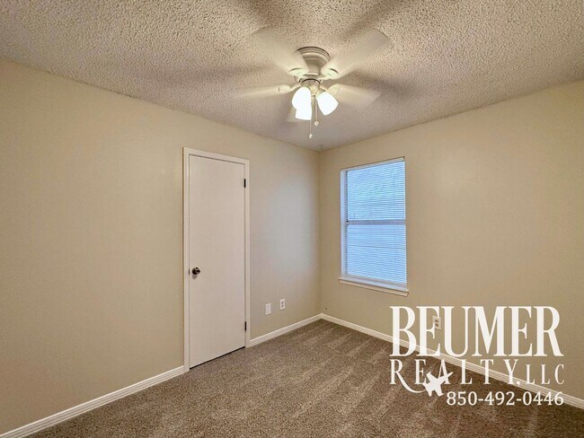 Building Photo - 2292 Sparrow Ln