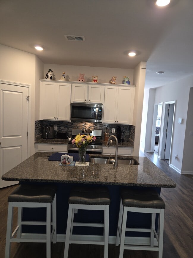 Building Photo - 3402 Bells Lk Cir