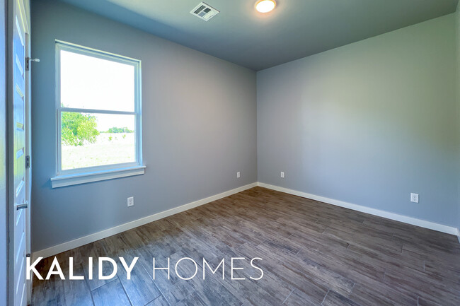 Building Photo - 202 Olde Ml Ct