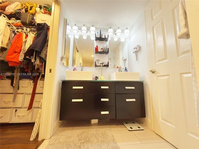 Building Photo - 1122 SW 158th Ave