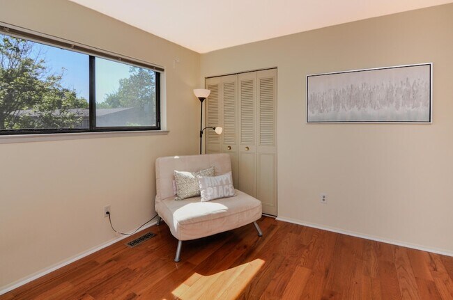Building Photo - 609 Watersedge Dr