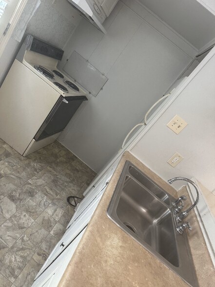 Building Photo - 21401 W Hammond Dr