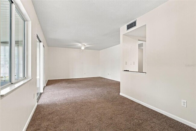 Building Photo - 570 Bahia Cir