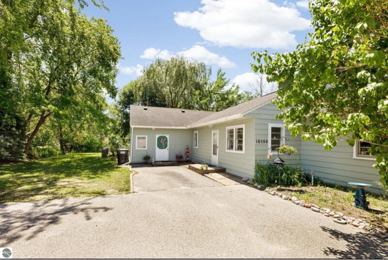 Building Photo - 10500 E Traverse Hwy