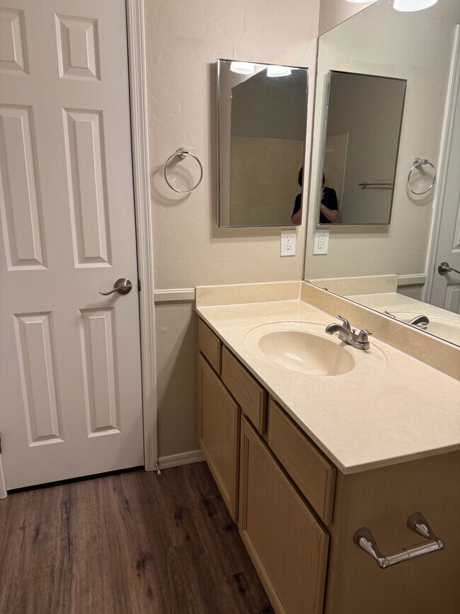 Building Photo - Oro Valley SFH in Gated Community