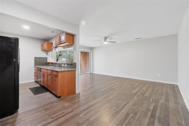 Building Photo - 526 E Avenue J