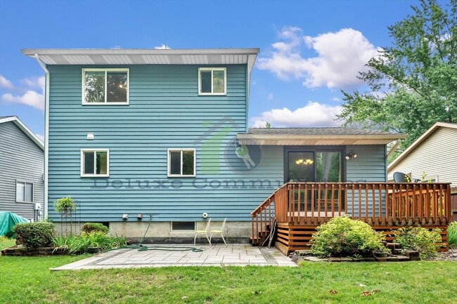 Building Photo - Beautiful Spacious 4 Bedroom Kentwood Home