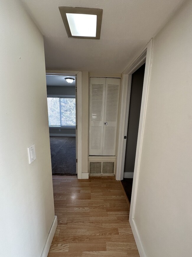 Building Photo - Villas of Cascade 2 Bedroom Condo Upper Unit