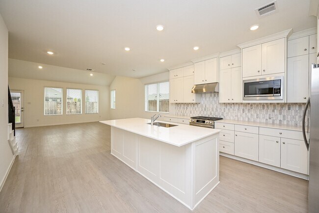 Building Photo - 6427 Seafoam Lake Dr