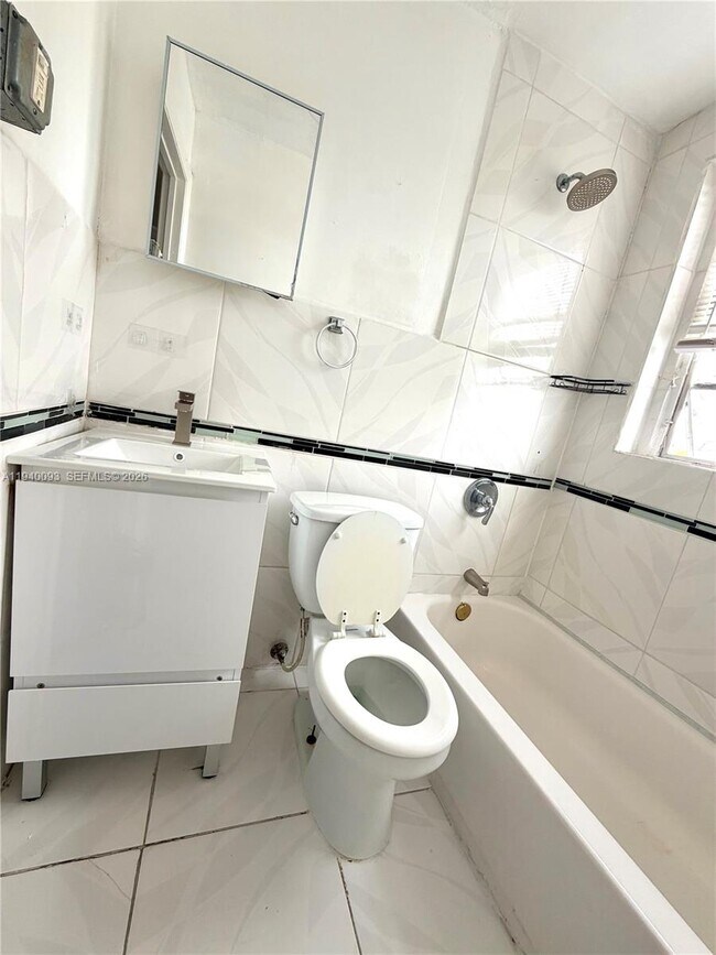 Building Photo - 967 SW 5th St