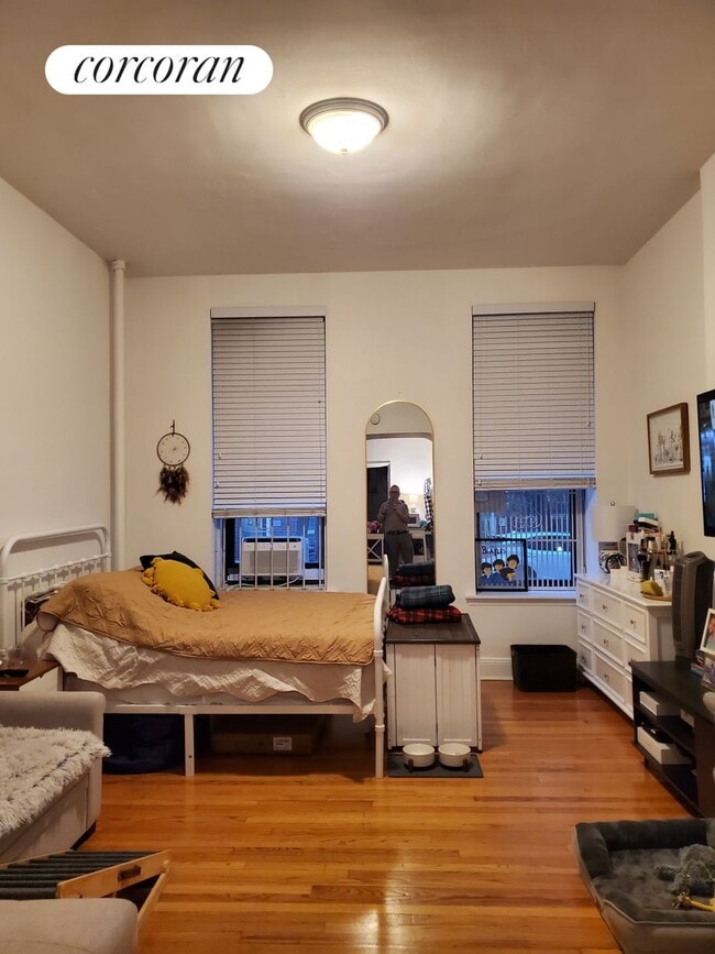 Building Photo - 346 E 78th St