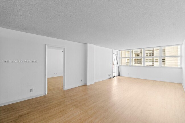 Building Photo - 1410 S Ocean Dr