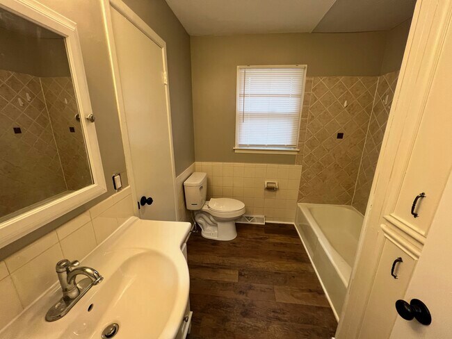 Building Photo - 634 N Caddy Ln
