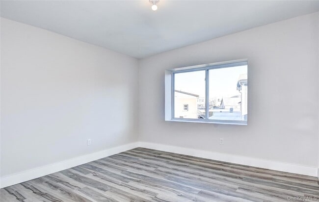 Building Photo - 292 Main St