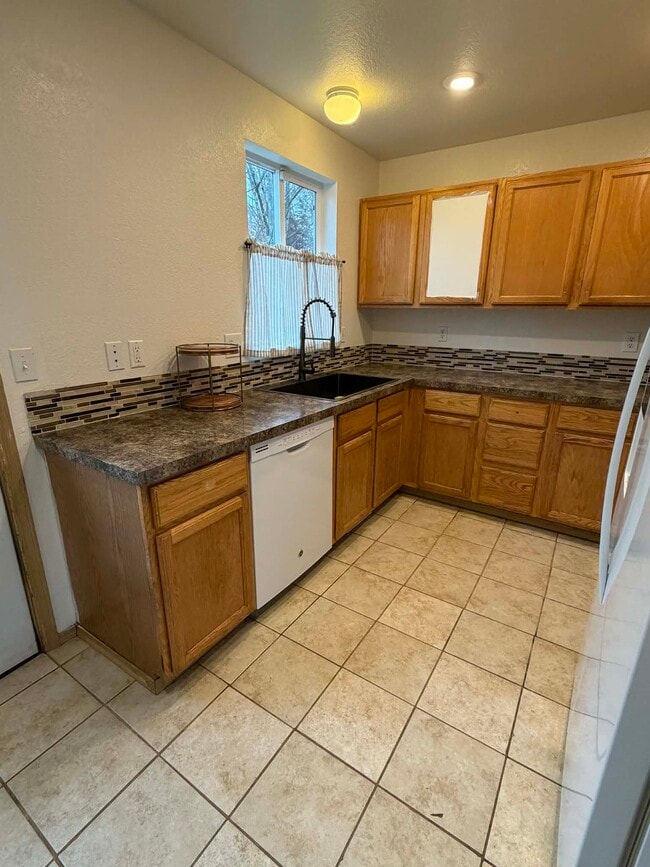 Building Photo - 15721 95th Ct SE