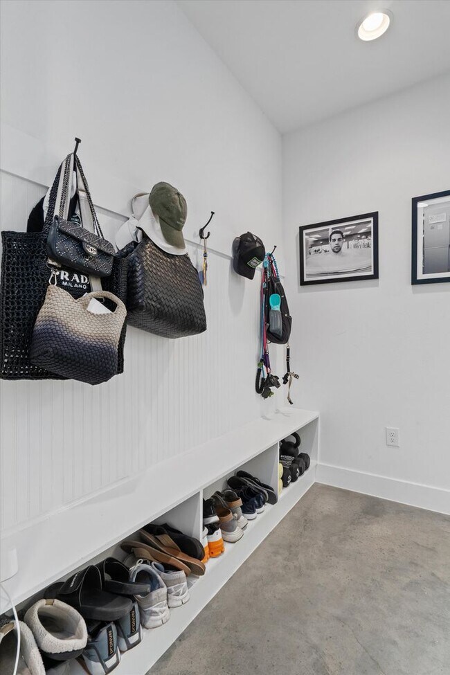 Building Photo - Spacious East Austin Home for Rent