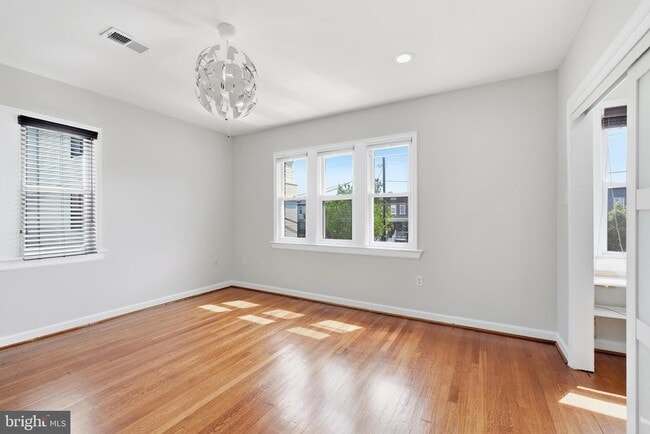 Building Photo - 2712 6th St NE