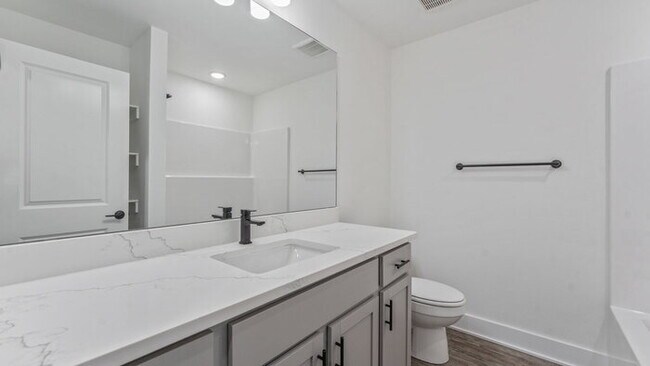 Building Photo - "Enchanting Farmington Getaway: 3-Bedroom ...