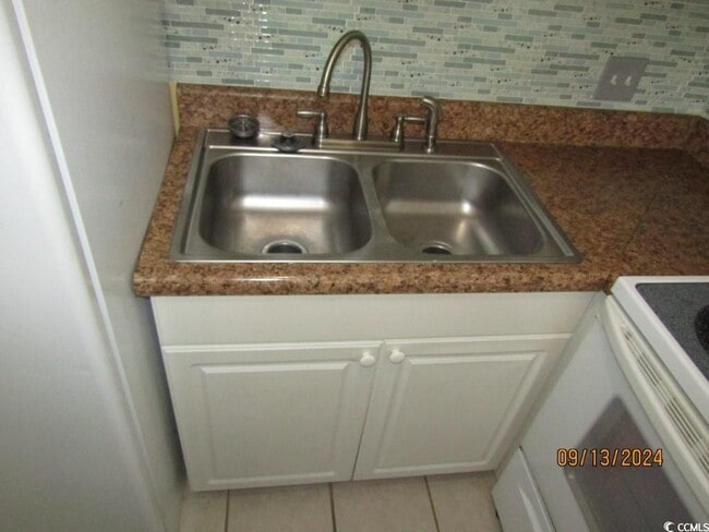 Building Photo - 1500 Cenith Dr