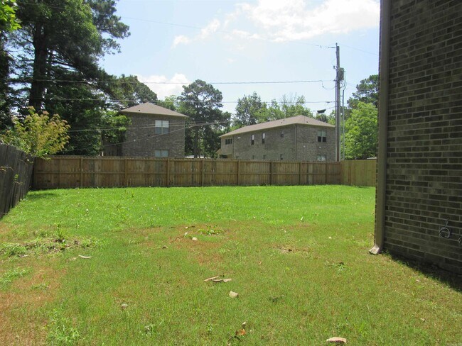 Building Photo - 1513 Stamps St