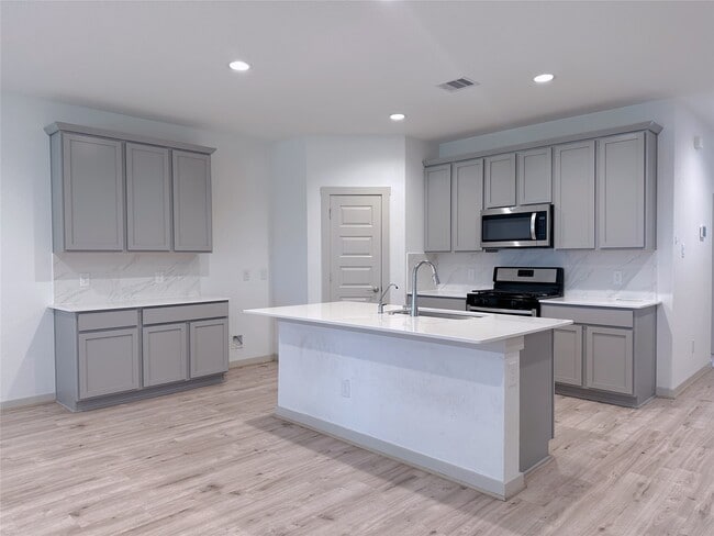 Building Photo - 29402 Ella Larchmont Ct