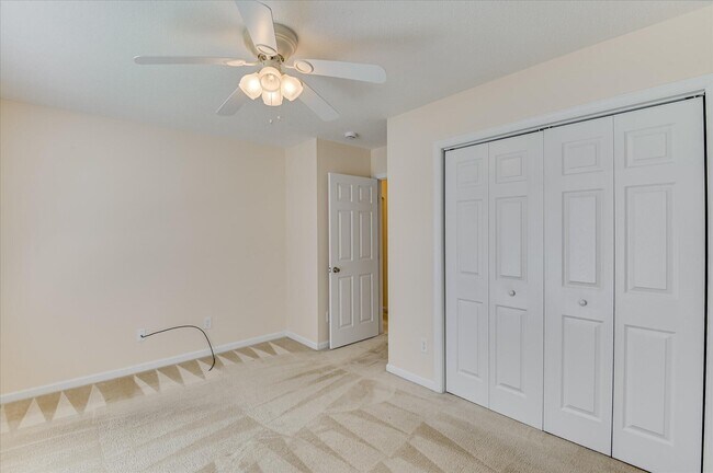 Building Photo - 443 Surrey Park Dr SE