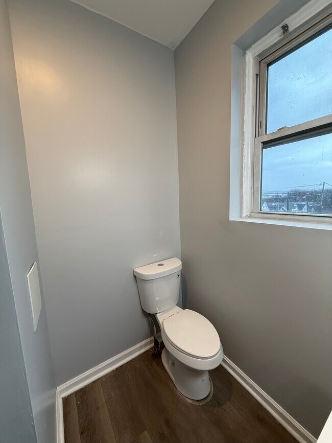 Building Photo - 423 Scott St