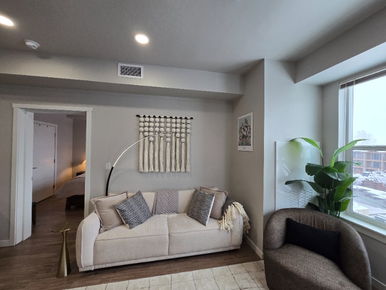 Building Photo - 1275 Escalante Dr