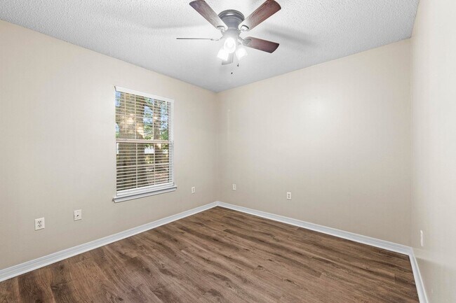 Building Photo - 502 Hyde Park Dr