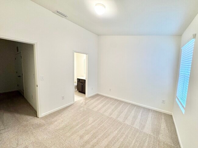 Building Photo - Two bedroom 2 1/2 bath Minutes from downtown Mooresville - Move In Special