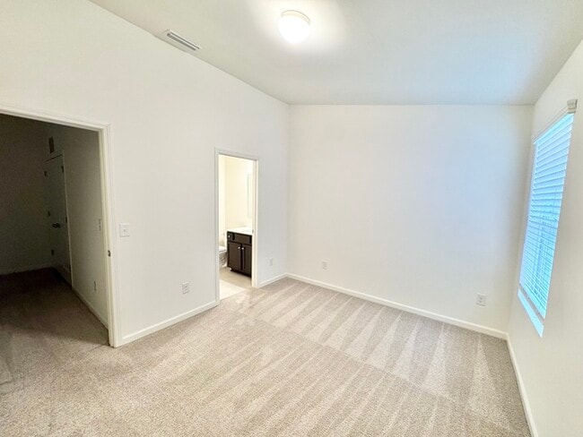 Building Photo - Two bedroom 2 1/2 bath Minutes from downtown Mooresville