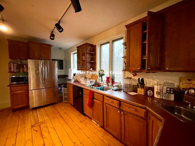 Primary Photo - 53 Lawn St