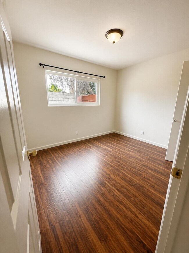 Building Photo - 321 W 83rd St