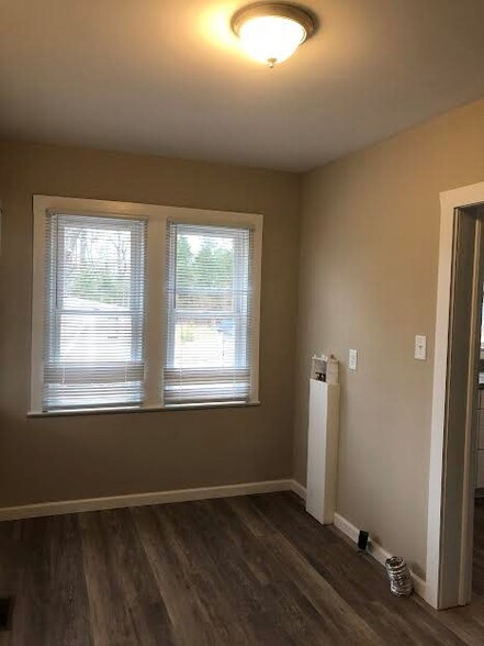 Mud Room/Laundry - 5883 Core Point Rd