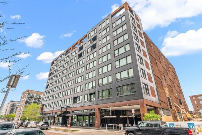 Building Photo - 728 N 3rd St