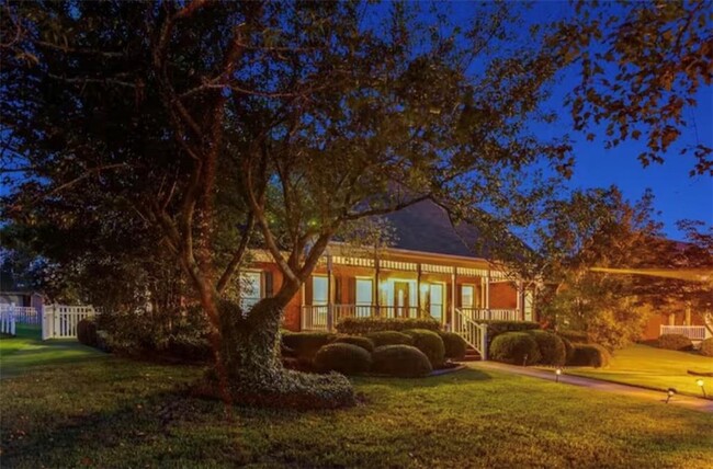 Building Photo - 1408 Aramore Dr SE