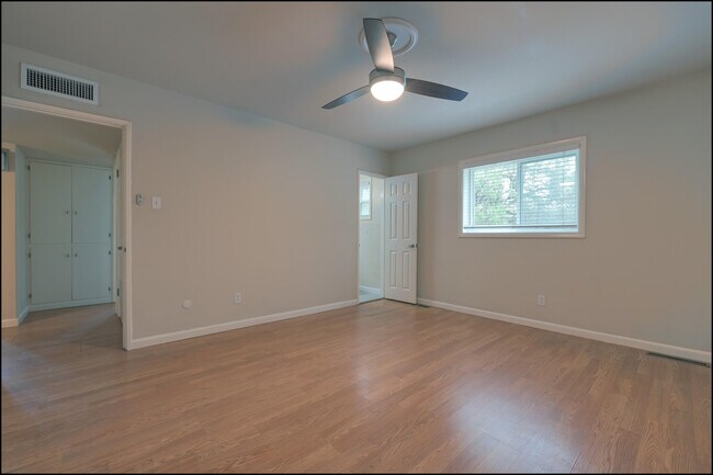 Building Photo - 4040 Bancroft Dr