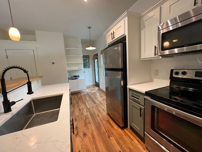 Building Photo - West AVL Home!