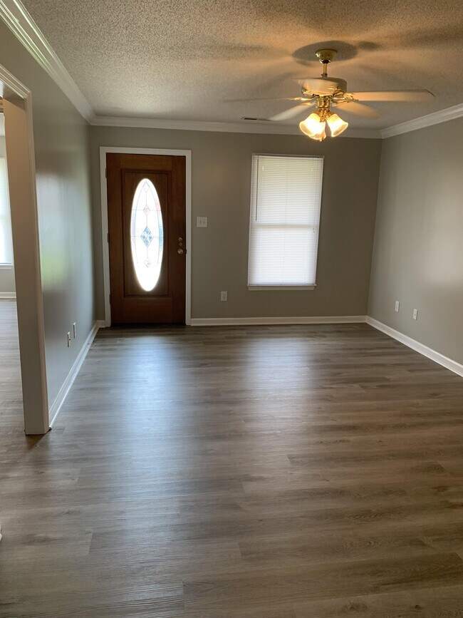 Building Photo - 3216 Darlington Dr SW