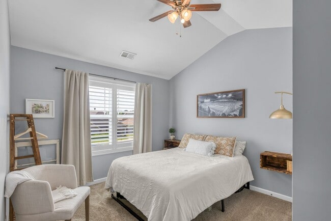 Building Photo - Spacious 4 Bedroom Home in Auburn