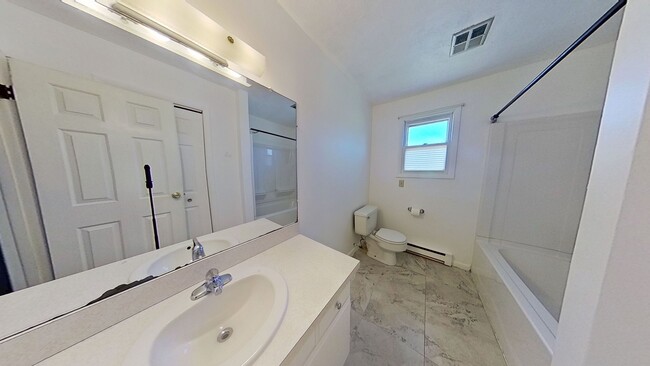 Building Photo - Charming 2 Bedroom Townhouse