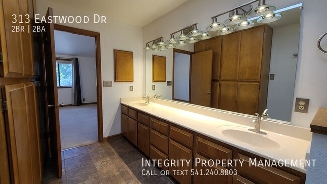 Building Photo - 313 Eastwood Dr