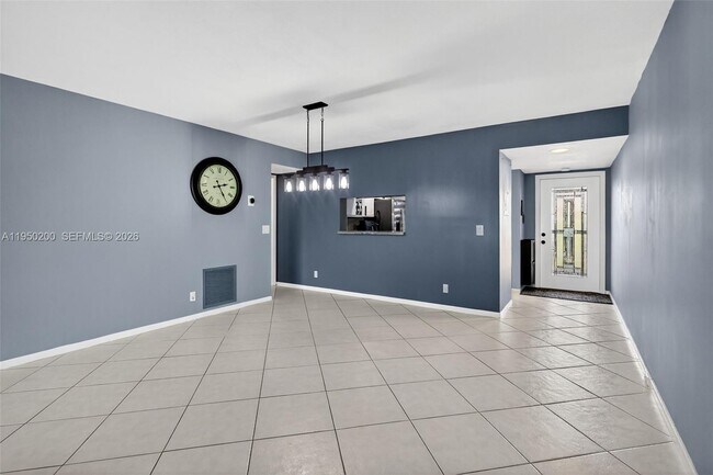 Building Photo - 13100 SW 11th Ct