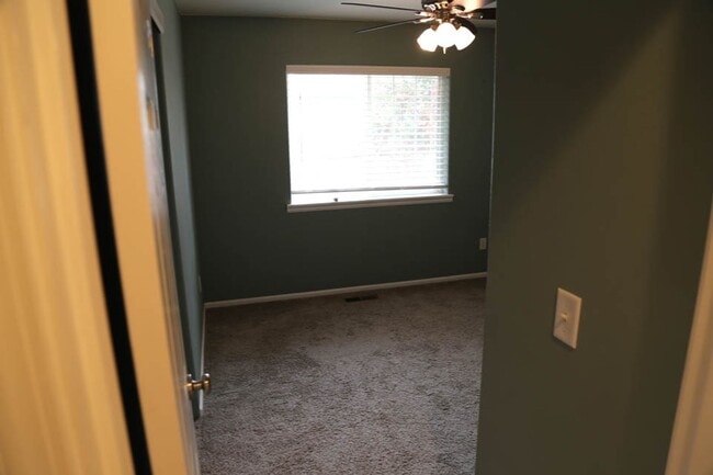 Building Photo - Single Level 4 bed 2 bath home