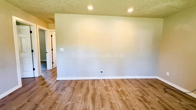 Building Photo - Beautifully Remodeled Home in Near Powell ...