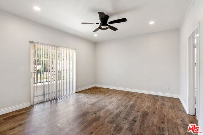 Building Photo - 7124 Farralone Ave