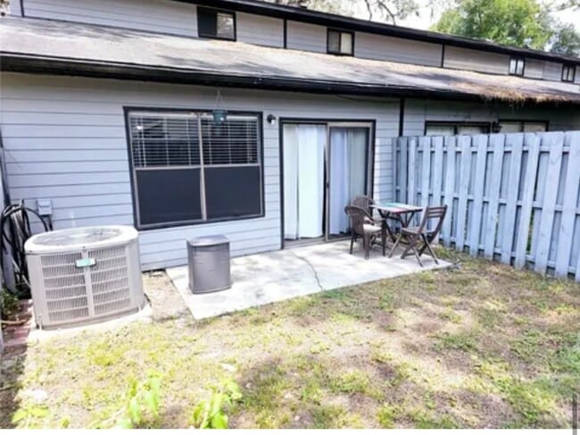 Building Photo - 4402 SW 21st Ln